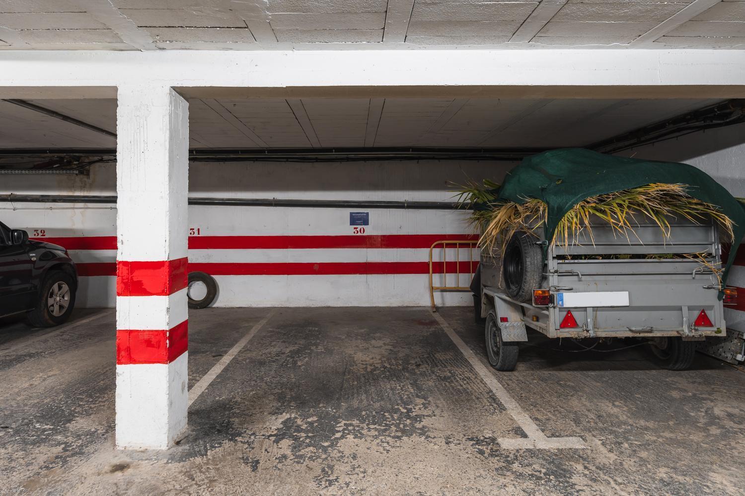 Carmenes De La Muralla - Free Parking