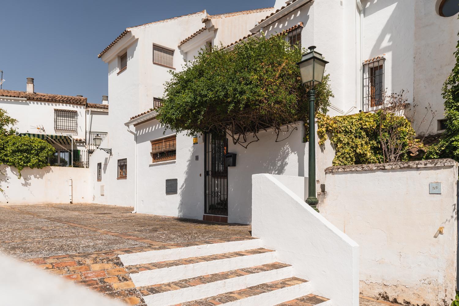 Carmenes De La Muralla - Free Parking